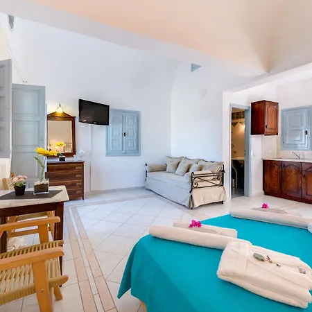 Joy ηotel Perivolos (Santorini)